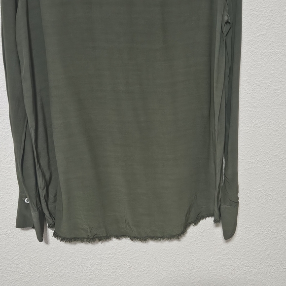 NWT Tina Jo button down raw hem top size medium - Picture 11 of 12